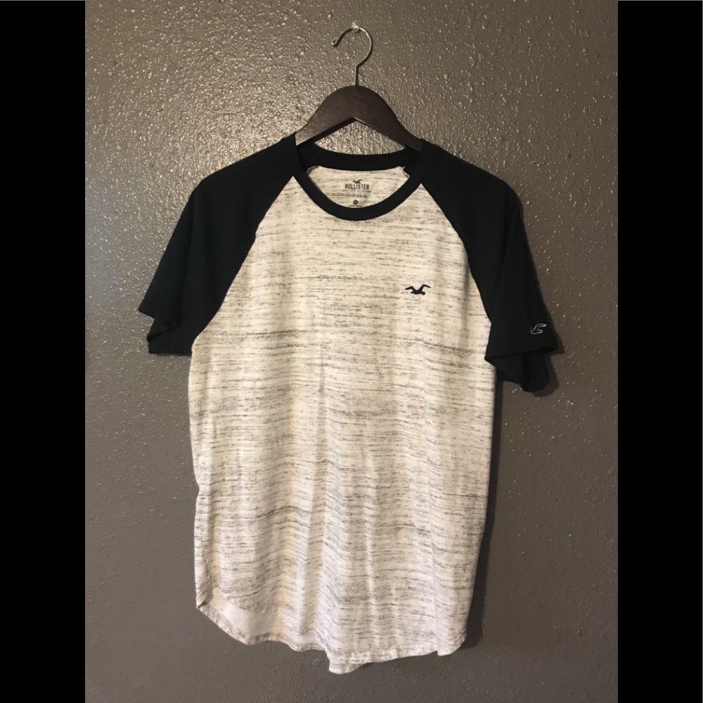 Hollister tee